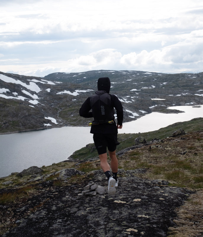 coureur de trail avec sac itinérance WISE 